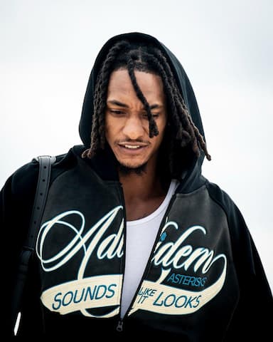 不败金身！马刺官方晒球员登机照：往西边方向️-NBA新闻