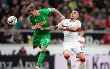 罗马主场迎战乌迪内斯，红狼能否捍卫榜首区席位？_进攻_防守_欧冠