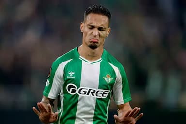 梅西附体！安东尼欧联超车后1V3吊射10场6球2助打脸曼联巴西男足_比赛_进球_里昂