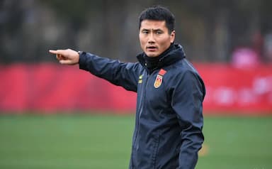 邵佳一成为国足新主帅，凭借卓越沟通与协调能力_教练_外籍_领导