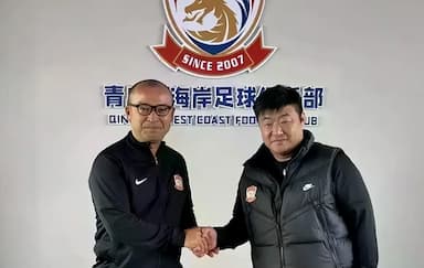 邵佳一突遭足协截胡！青岛西海岸新帅二选一，杨晨优势明显！_罗尔_中国足协_教练