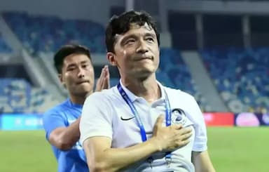 谢晖跟国安跟队记者合影首次曝光！未来即将出任俱乐部新帅，钦点王大雷+张琳芃加盟_拉米罗_谢晖来_塞蒂恩