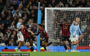 2:0！英超巅峰对决，哈兰德失点后再破门，曼城半场领先利物浦_比赛_戴克