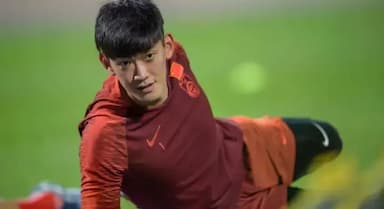 陈威之前在亚冠表现封神，为何本轮却没首发亮相，原因让球迷无奈_颜骏_比赛_上港