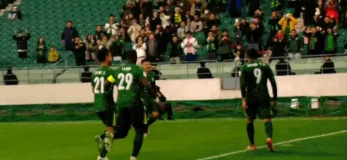 张玉宁半场闪击！轰亚2处子球，反超巴坎布，独居队史射手榜次席_进球_亚冠_联赛