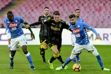 意甲：博洛尼亚vs克雷莫纳_比赛_客场_中场