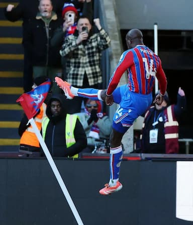 2-1逆转！荷兰射手破门，曼联终结近4轮不胜，挺进英超前六_水晶宫_机会_比赛