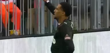 拜仁开局噩梦连环失误，孔帕尼怒火难掩，诺伊尔对队友表现极度不满_比赛_圣保利_欧冠