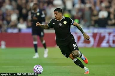 吴曦：36岁仍然闪耀赛场，年度最佳球员候选名单为何缺少他？_球迷_本赛季_数据