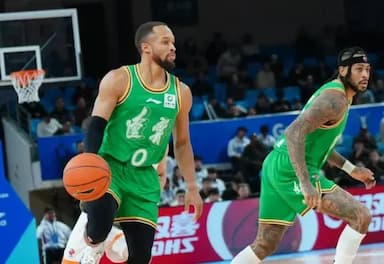 辽宁男篮11分大胜！杨鸣拒绝爆冷，布朗21分爆发，威尔斯21分_比赛_防守_莫兰德