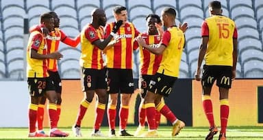 法甲两极对决：南特主场保级生死战 朗斯冲冠路上的&quot;铁桶阵&quot;考验_进攻_中场_防线