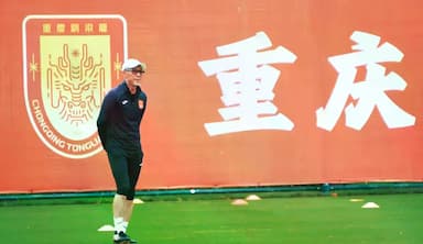 重庆铜梁龙迎来本土教练新选择：张外龙续约陷僵局，刘建业或成保级关键_中超_亚洲杯