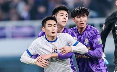 亚冠第5轮最佳候选名单公布，中超唯一代表周定洋无奈困境难掩忧愁_最佳球员_蓉城_年薪